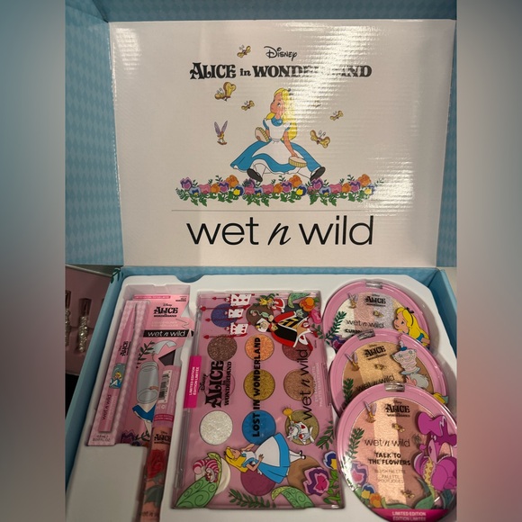 Wet N Wild Disney Alice in Wonderland Makeup Set LIMITED EDITION And Sponges - Picture 1 of 5